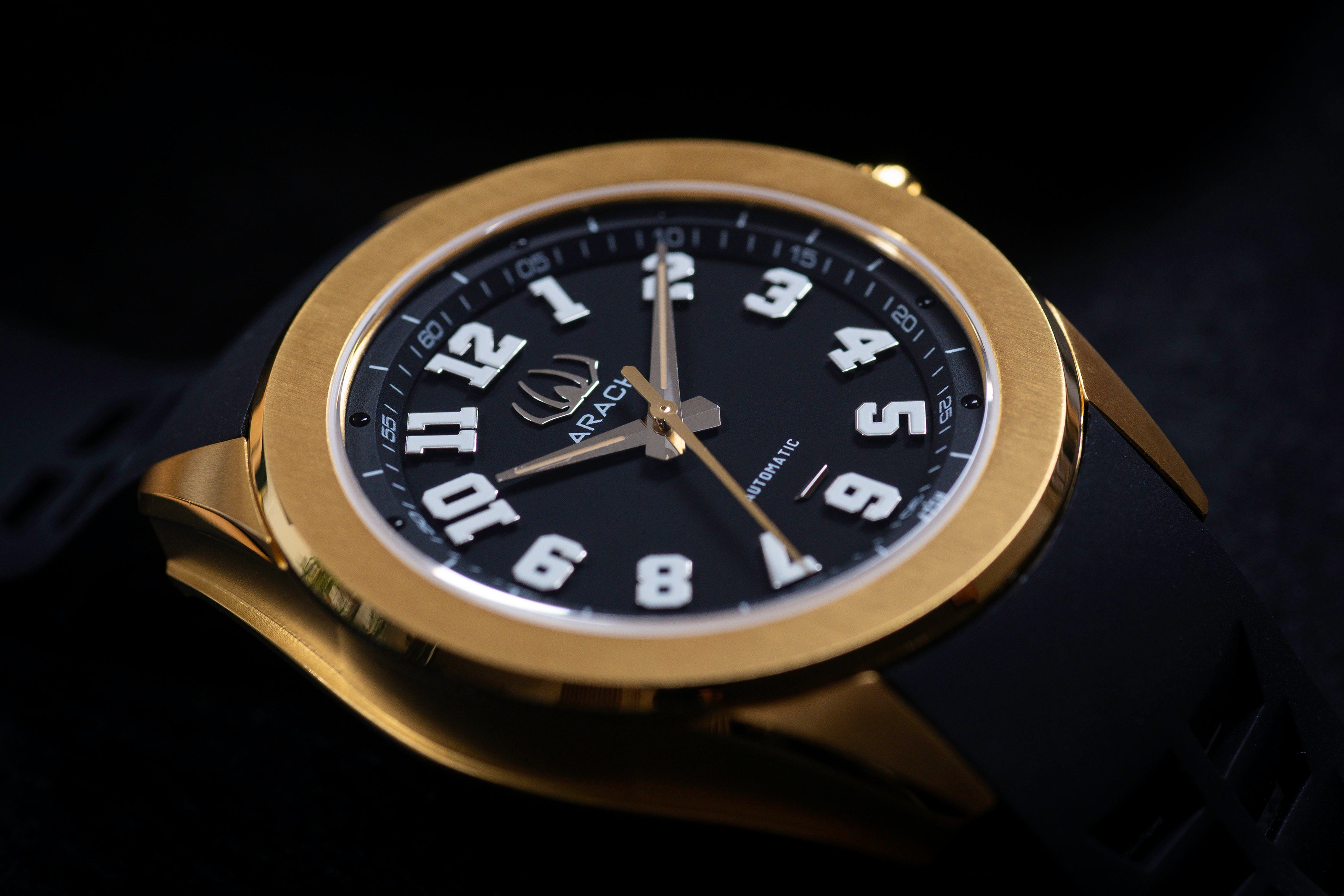 Arach A75H “Eclipse” — When Light Meets Shadow